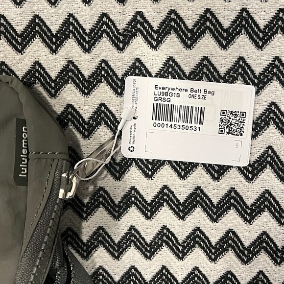 NWT Grey Sage lululemon Everywhere Belt Bag - Picture 4 of 10